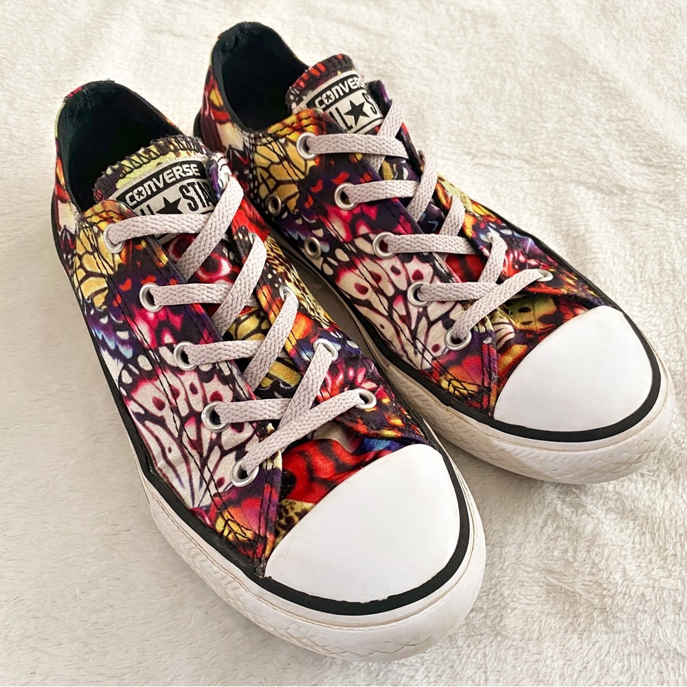 Converse Size 2 Girls Butterfly Chuck Taylor All Star Low Shoes